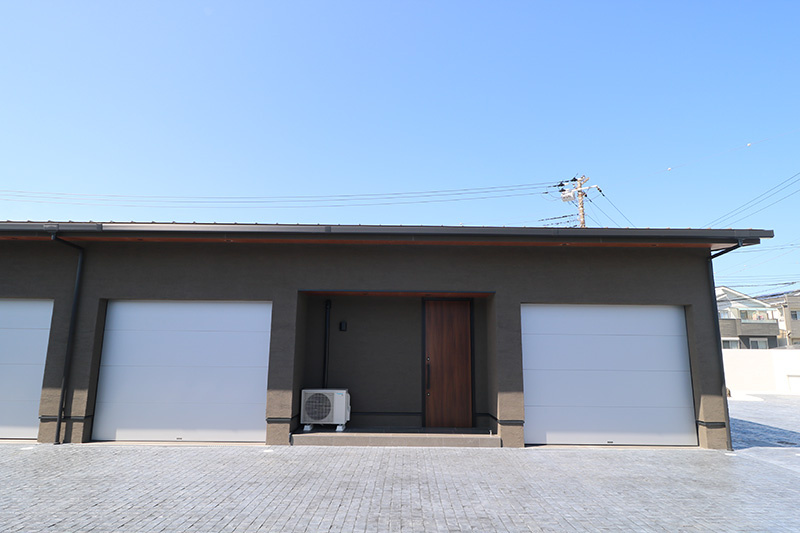 Garesidence木更津 The Retreatの玄関|玄関・ガレージシャッター