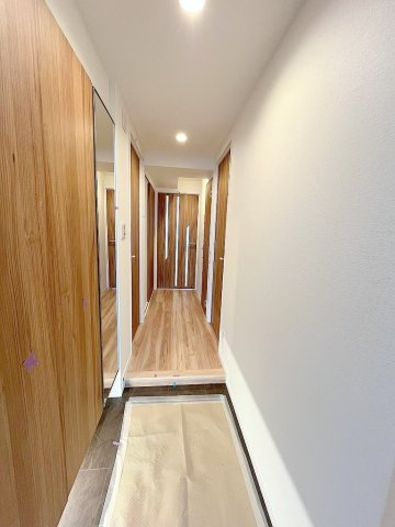 ライオンズプラザ三郷の玄関|玄関から見た室内写真です