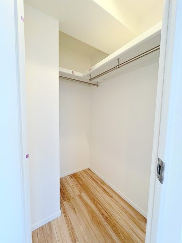 ライオンズプラザ三郷の収納|たっぷり収納できるWIC完備