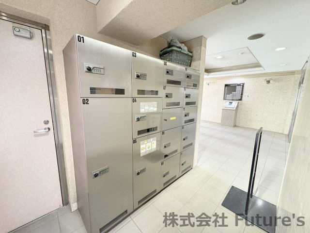 ライオンズプラザ三郷の設備|不在時に便利な宅配BOX完備