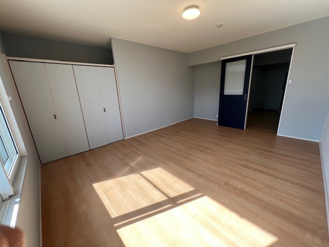 コーポアズールⅠの洋室|かわいいデザインの扉♪