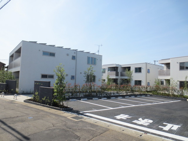 ＦＯＲＥＳＴ　ＨＩＬＬＳ　Ⅲの駐車場|★敷地内駐車場★