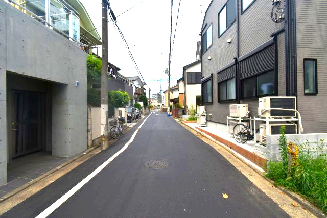 貫井4丁目・売地の前面道路含む現地写真