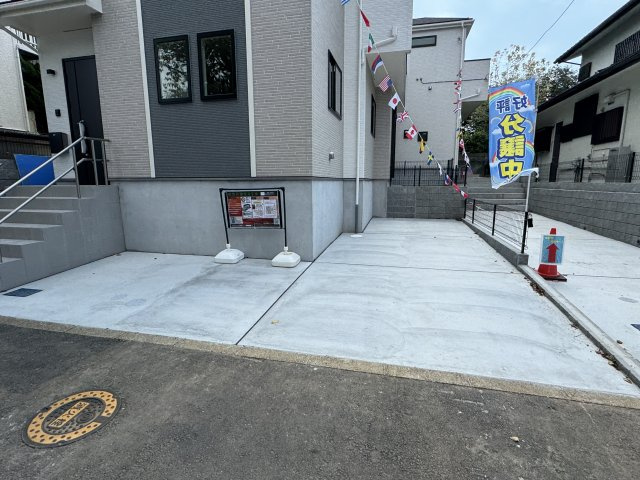 松戸市小金原４丁目新築戸建【根木内小学校：8分】の駐車場|1号棟駐車スペース・2台駐車可