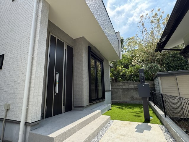 松戸市小金原４丁目新築戸建【根木内小学校：8分】のエントランス|エントランス・玄関ポーチ