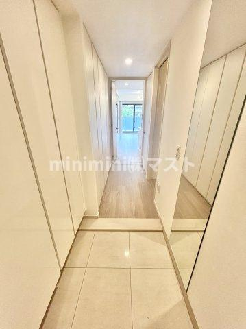 ジオ新町レジデンスの玄関