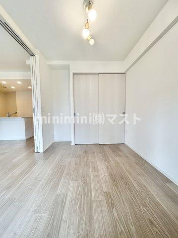 ジオ新町レジデンスの居間・リビング