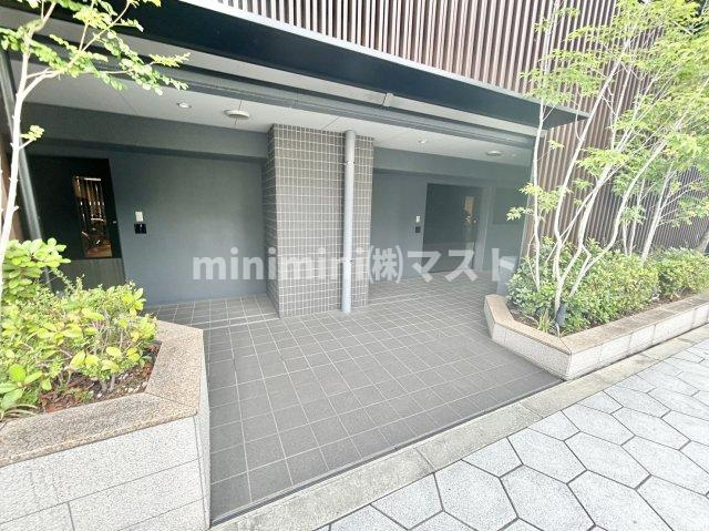 ジオ新町レジデンスのエントランス