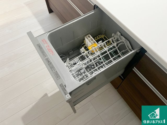 堺市東区北野田　新築一戸建ての設備|食事後の一仕事、食器洗いをボタン一つでお任せできちゃいます！場所を取らないビルトイン式なので、お料理スペースもしっかり確保！