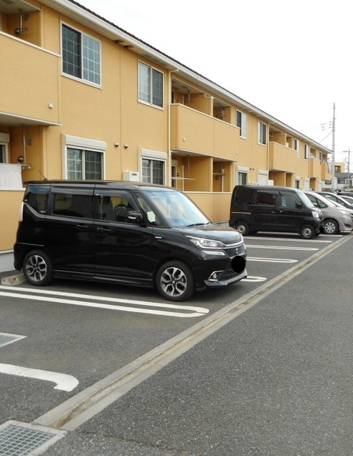 ジュネス中原Iの駐車場