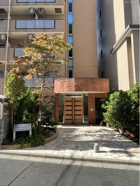 ウイニング・パラ江坂のエントランス