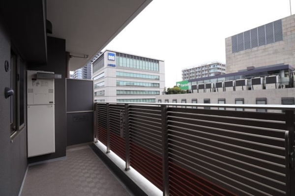 【バルコニー】 | 【バルコニー】奥行もあり洗濯物もたくさん干していただけます☆