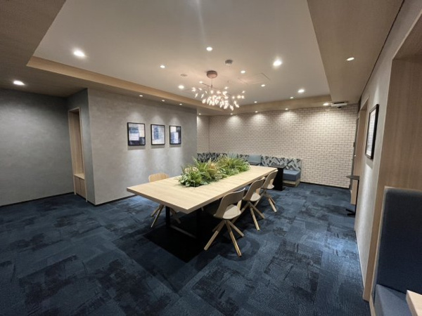 【その他共用部分】 | 【アカデミースペース】フロアや壁面には、繊維の街・船場をイメージしたマテリアルを採用しています。