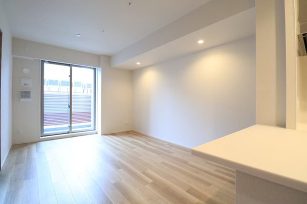 【居間・リビング】 | 【リビングダイニング】約13.7帖のリビングダイニング！大きな窓からの日差しも良好◎