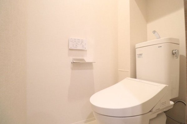 【トイレ】 | 【トイレ】清潔感もあり、シンプルなデザインなのでインテリアも楽しめます◎