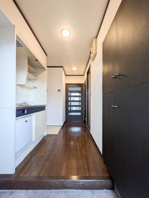 【玄関】 | ロマネスク城南第2