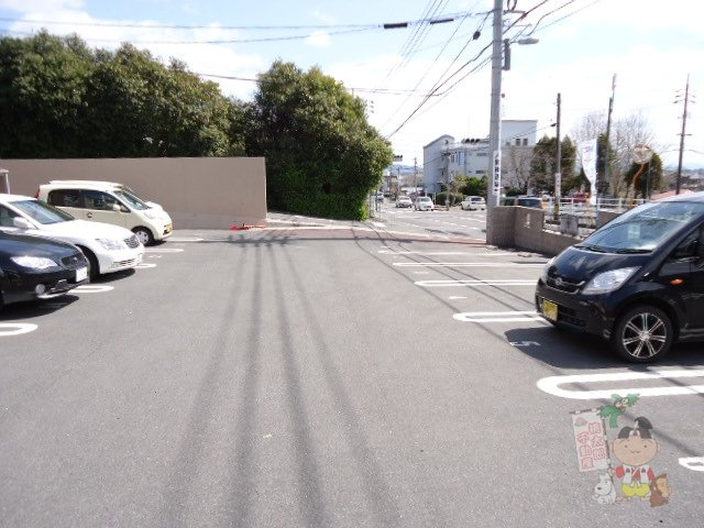グラン・マーレ壱番館の駐車場