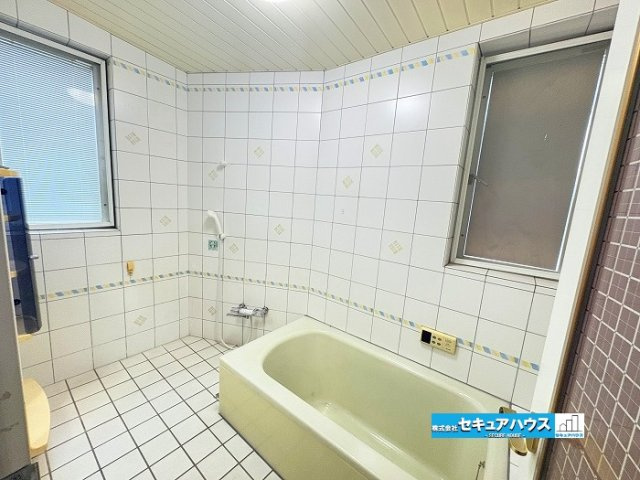 【中古住宅】名古屋市緑区滝ノ水4丁目　の浴室|■バスルーム
家族で入浴時間が異なる場合や、長風呂が好きな人にとって便利な追い炊き機能付きです