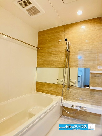 【中古住宅】名古屋市緑区滝ノ水4丁目　の浴室|■バスルーム
家族で入浴時間が異なる場合や、長風呂が好きな人にとって便利な追い炊き機能付きです