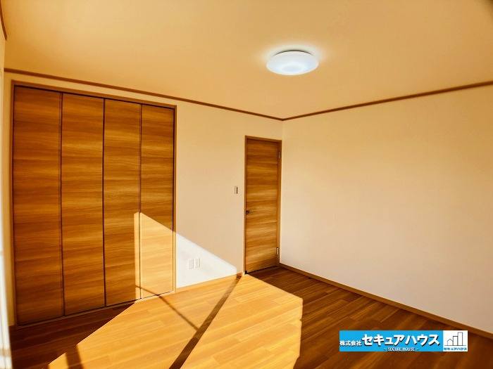 【中古住宅】名古屋市緑区滝ノ水4丁目　の洋室|■8帖の洋室
8帖の洋室もクローゼット付きです。