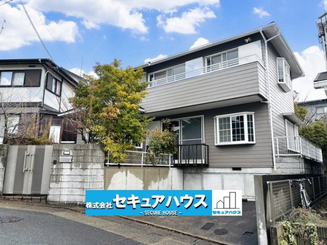 【中古住宅】名古屋市緑区滝ノ水4丁目　の外観|■現地外観写真
敷地面積約52坪、建物面積約40坪。
駐車並列2台可能！オプション工事でカーポート設置などいかがでしょうか。その他にも、フェンスなどの「オプション工事」もご提案いたします♪