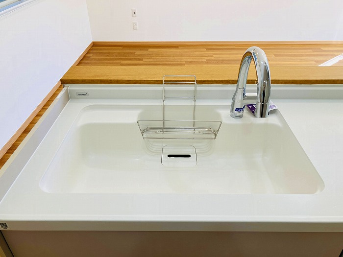 【中古住宅】名古屋市緑区滝ノ水4丁目　のキッチン|お掃除らくらくのマルチシンクに新品交換済みです。