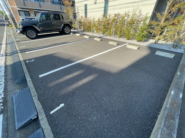 TOMOA　鵠沼海岸の駐車場