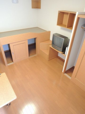 レオパレスK2の居間・リビング