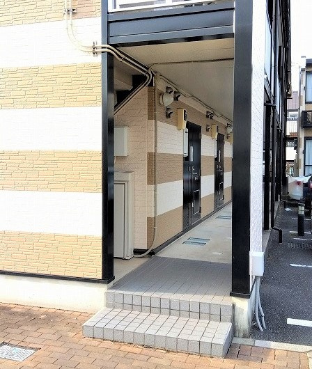 レオパレスセゾンのエントランス|毎日通るエントランスはこのようになっています