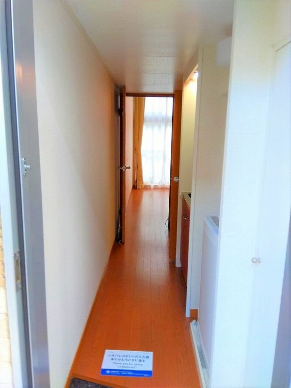 レオパレスベルフローラⅠの玄関