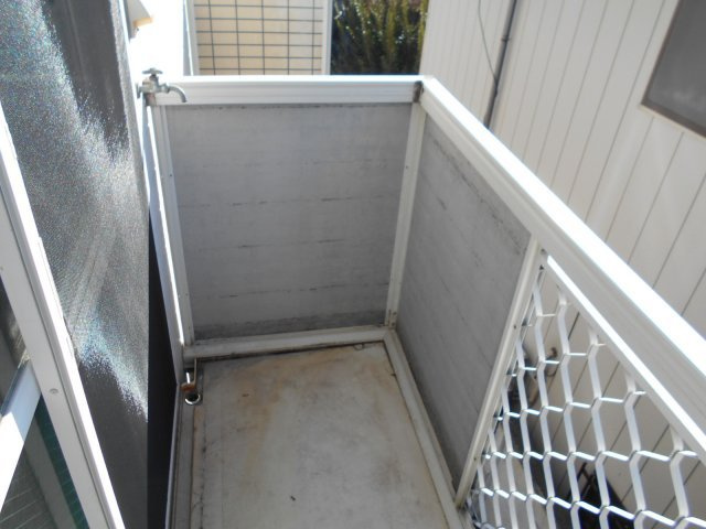 柏市旭町４丁目のアパートのバルコニー