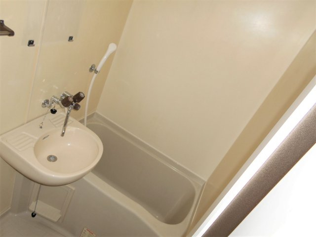 柏市旭町４丁目のアパートの浴室