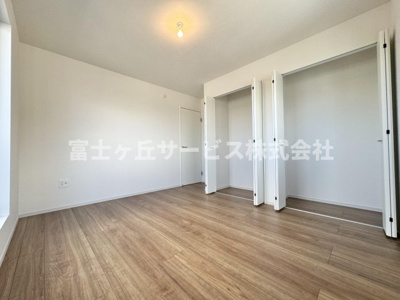 【寝室】 | 静岡市駿河区豊田3丁目 新築一戸建て 3号棟 | 落ち着いて過ごせる寝室です