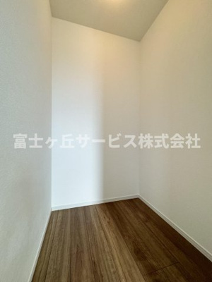 【収納】 | 静岡市駿河区豊田3丁目 新築一戸建て 3号棟 | 収納豊富なウォークインクローゼット