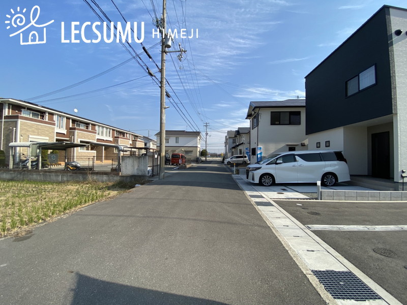 津田小学校前Ⅱの前面道路含む現地写真