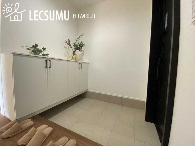 津田小学校前Ⅱの玄関