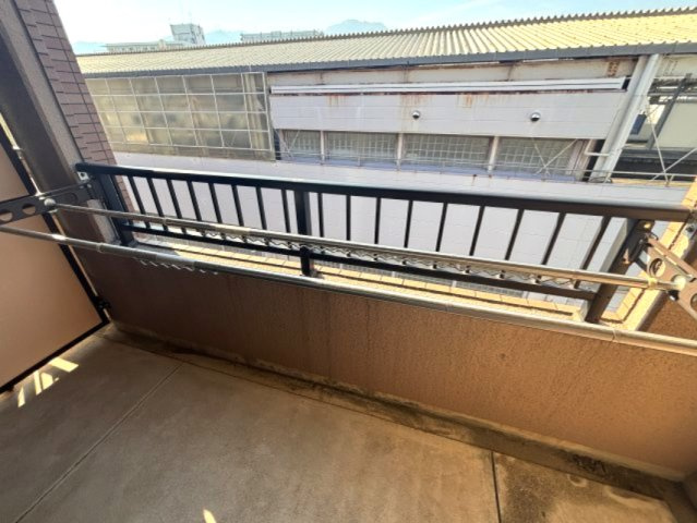 西灘駅前ハイツのバルコニー