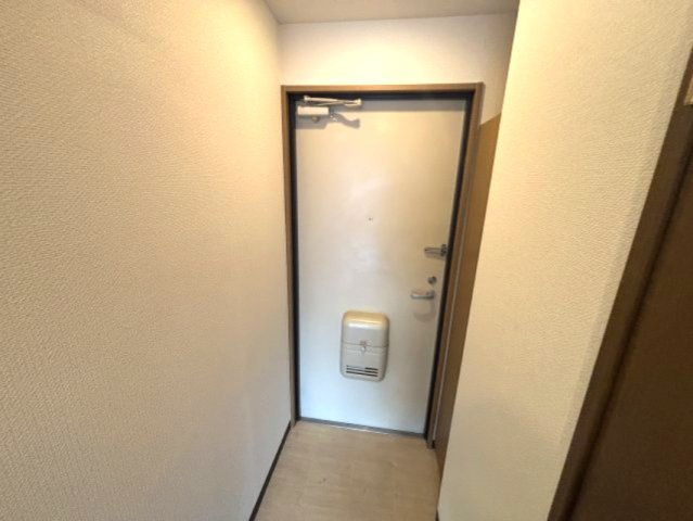 西灘駅前ハイツの玄関