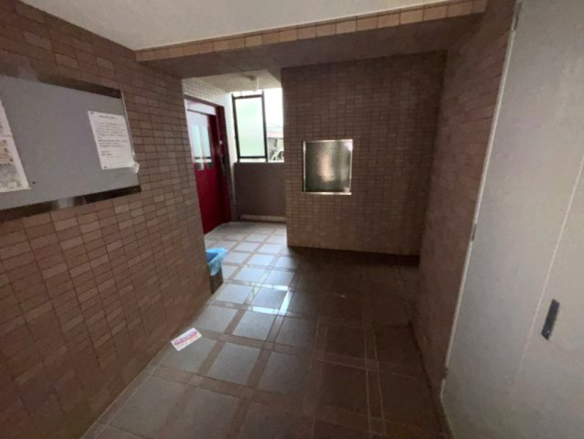 西灘駅前ハイツのロビー