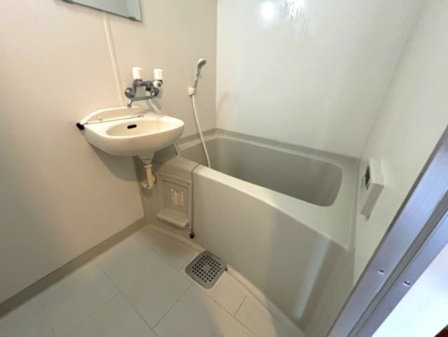 西灘駅前ハイツの浴室