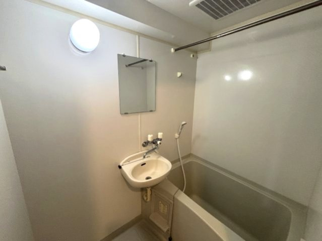 西灘駅前ハイツの洗面所