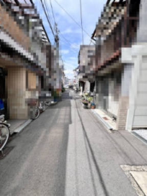 門真市新橋町テラスハウスの前面道路含む現地写真