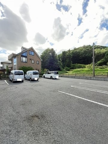 アイズ　ガーデンＡの駐車場