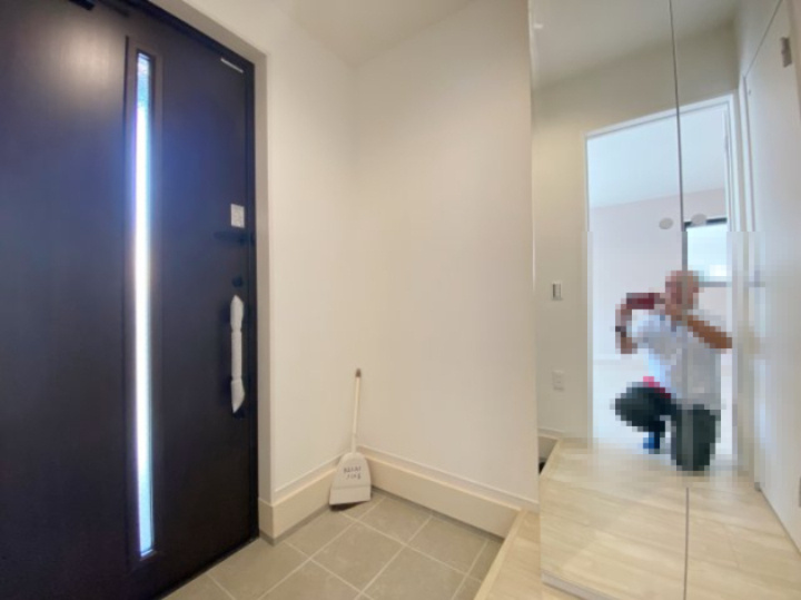 『八王子市新築戸建て』八王子市富士見町41-4【仲介手数料無料】　４期の玄関|駐車スペースです。～仲介手数料無料☆八王子ひなた不動産～八王子市富士見町　新築戸建て