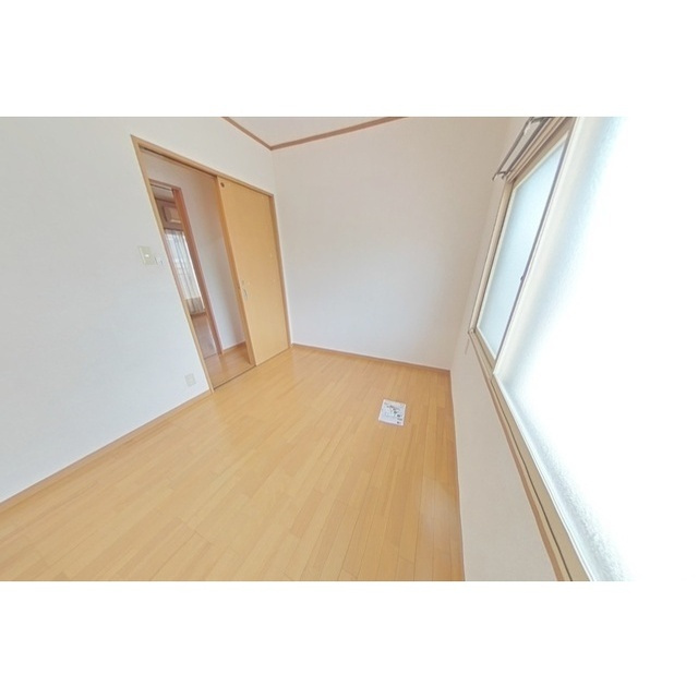 岐阜市忠節町４丁目の一戸建ての居間・リビング|2階北洋室