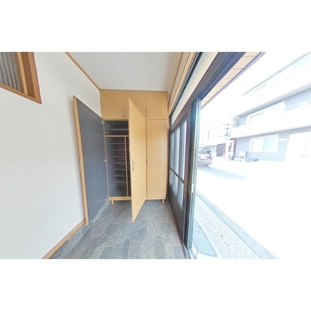 岐阜市忠節町４丁目の一戸建ての玄関