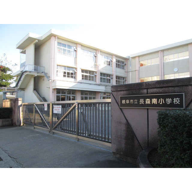 岐阜市切通３丁目の駐車場の周辺|20 長森南小学校