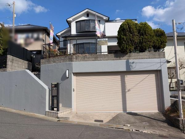 【外観】 | ５LDKで部屋数が必要なご家族や収納としてもお使い頂けますので荷物の多い方でも間違いなしの中古一戸建です♪