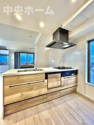 【キッチン】 | レジデンシャルステートタワー南千住 | ワイドで収納豊富なシステムキッチン