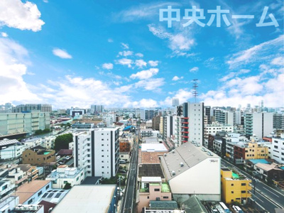 【展望】 | レジデンシャルステートタワー南千住 | 手を伸ばせば、ふれることが出来そうな環境が、そのままインテリアになったような印象です。その豊かな眺望にふさわしい空間には、通風・採光にも優れ、心地よい光と風があふれています